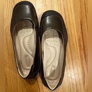Brown Keen flats, size 8